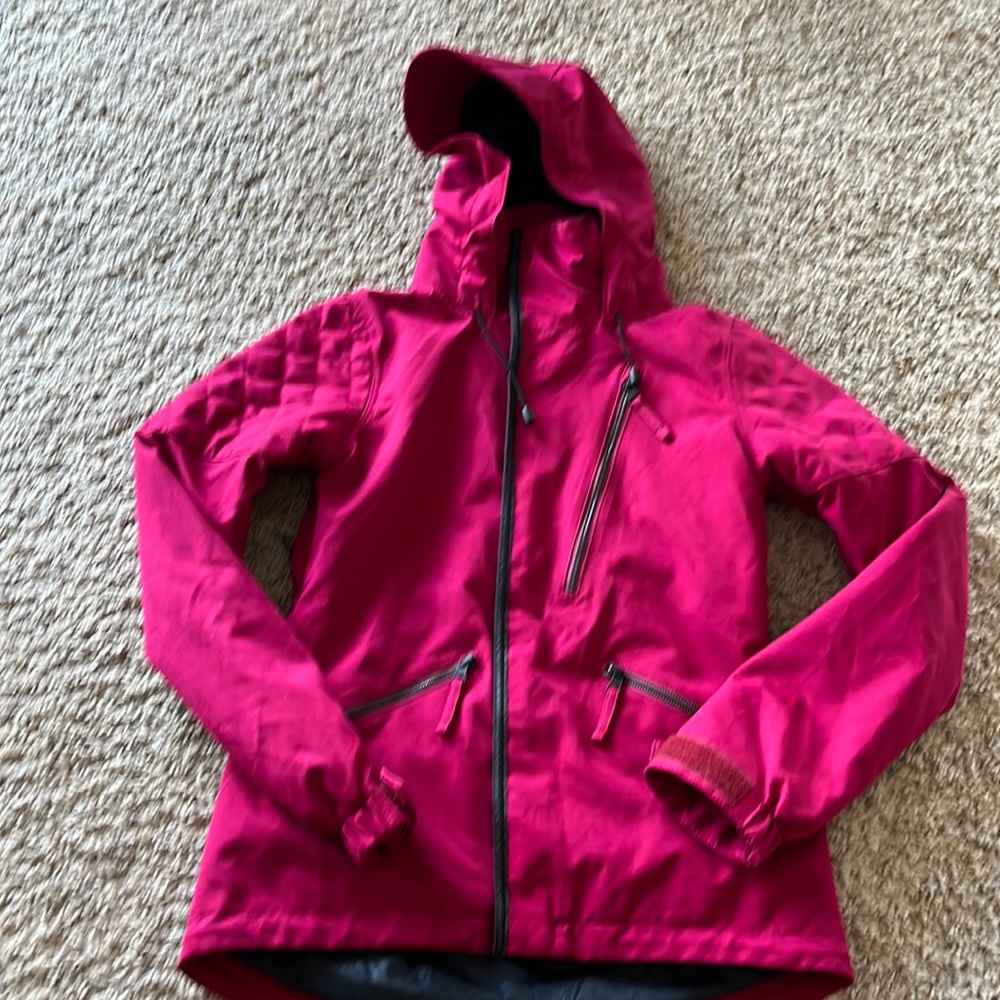 Girl’s Volcom Ski/Snowboarding Jacket Size XS; wine colored